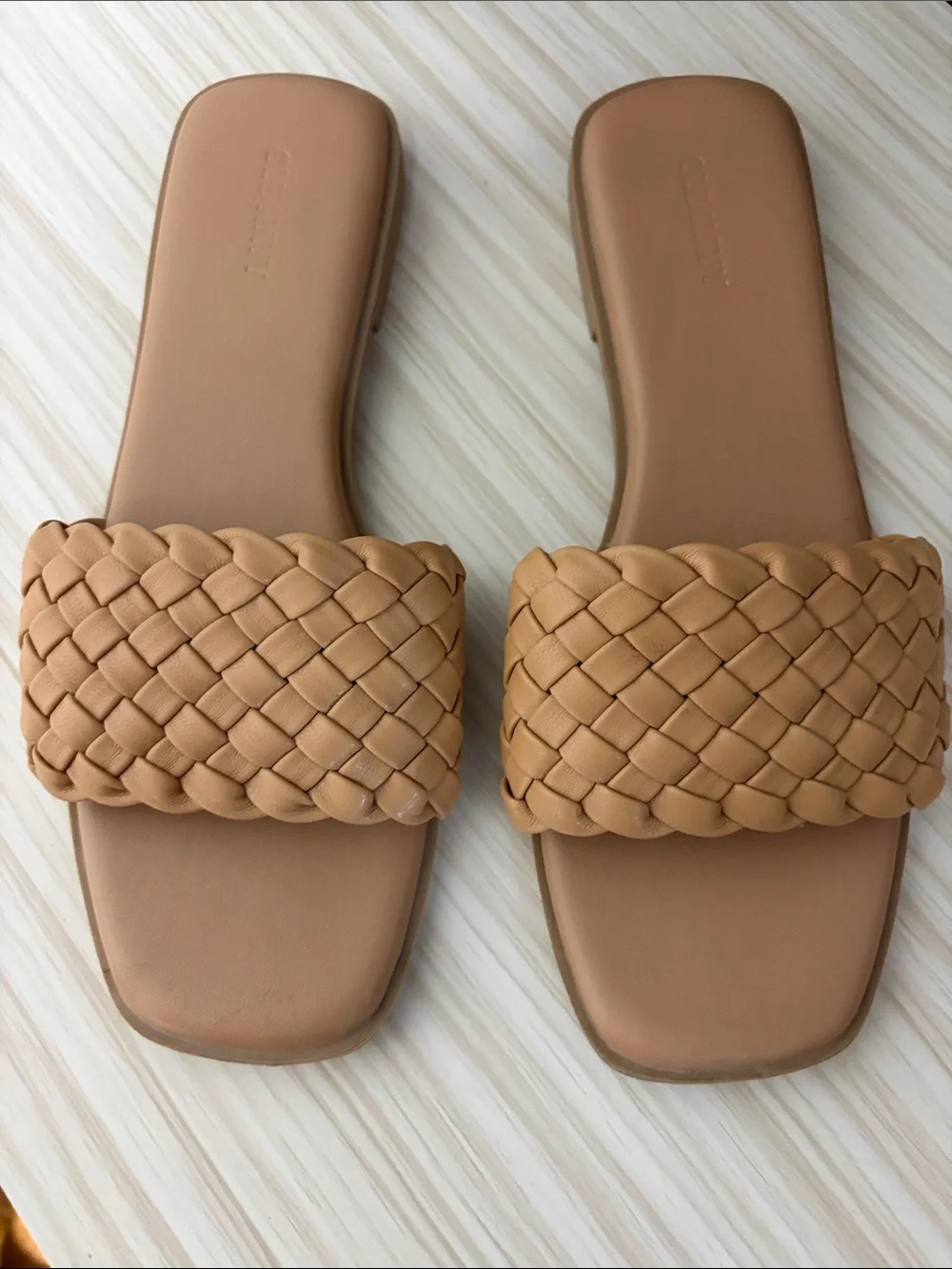 Women’s Braided Old Navy  Slide Sandals in Tan!! EUC 🤎